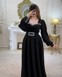 أسود