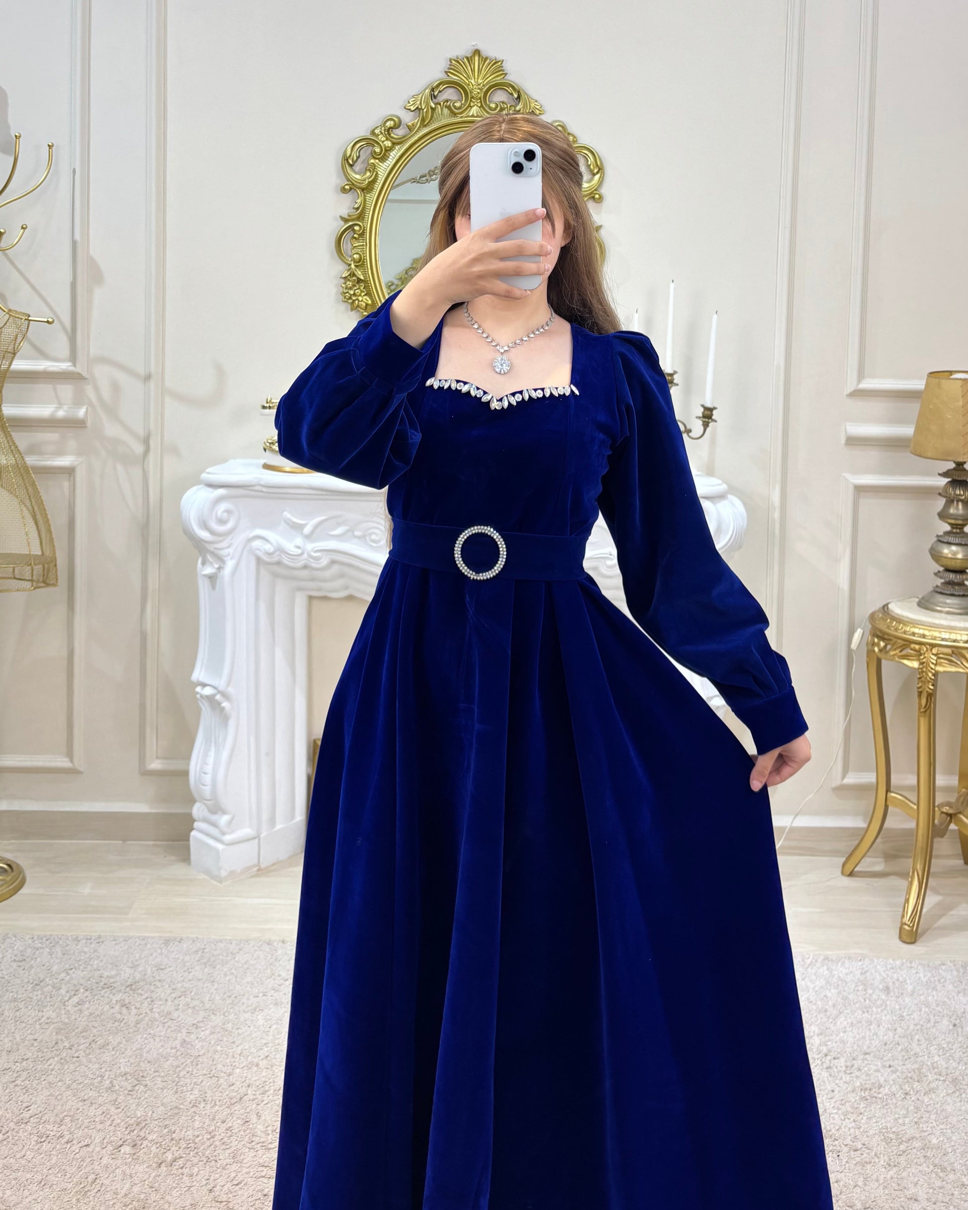 روب زرقاء مستورة للعيد